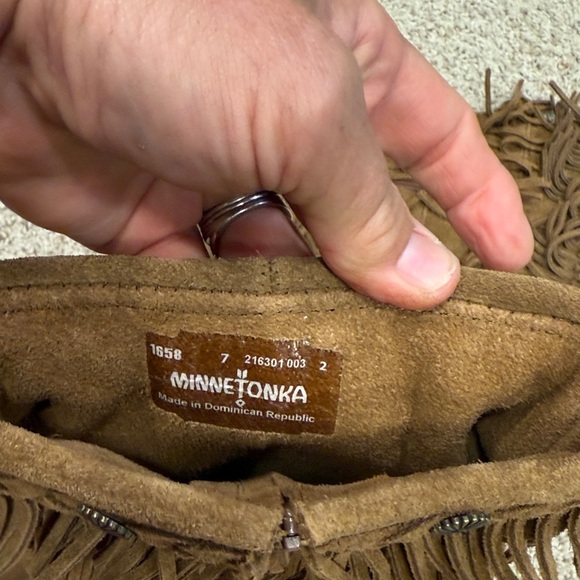 Minnetonka Women Leather 5-Layer Fringe Brown Moccasin Boots, Sz 7, NWOT - Picture 10 of 11